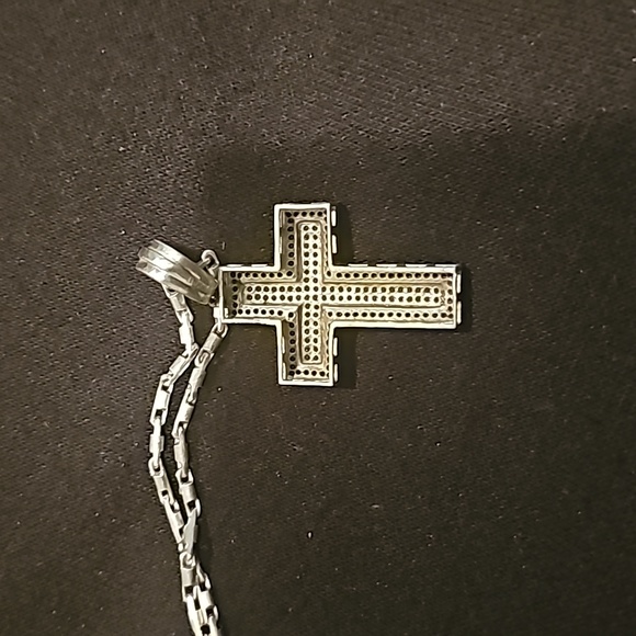 Silver chain and cross pendant - Picture 4 of 4